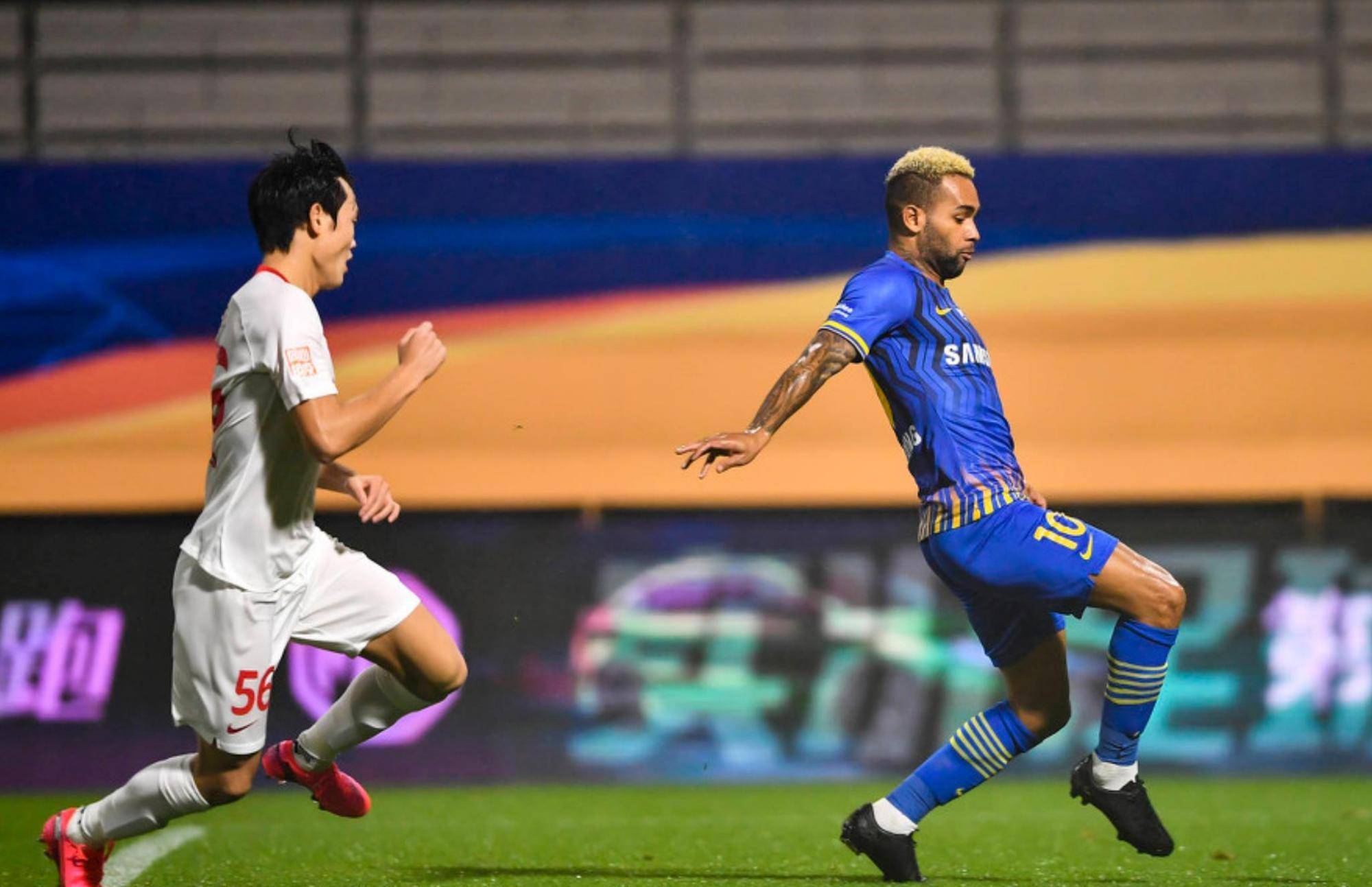 乐鱼体育-苏宁客场3-1击败深圳佳兆业，积分缩小差距